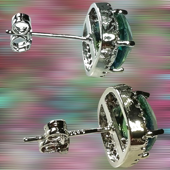 Silver and Green Gemstone
Square Stud Earring - Picture 16 of 16